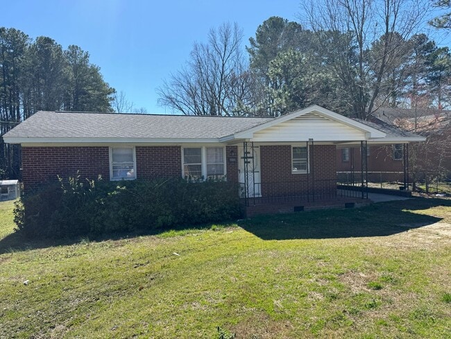 Building Photo - 3 Bedroom Brick House