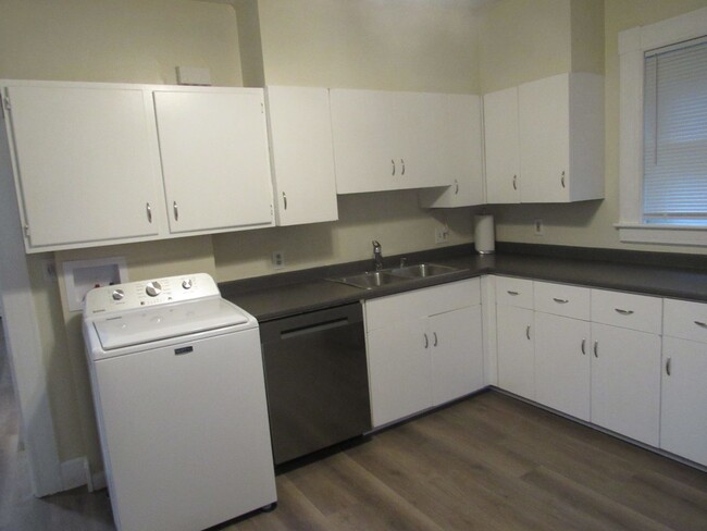 Building Photo - Nashua Quiet Cul de sac Apartment Availabl...
