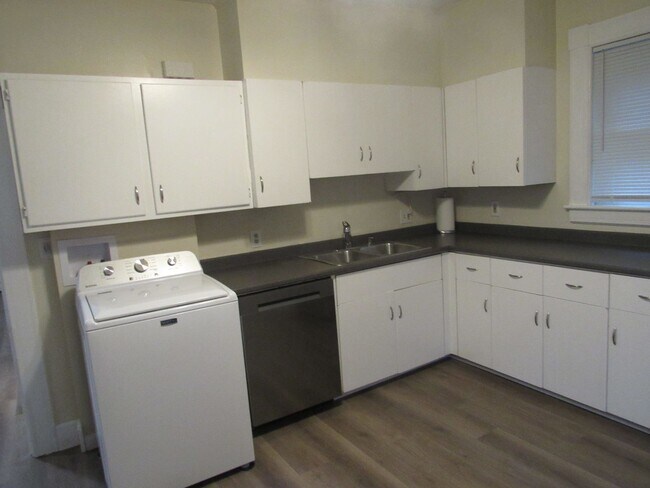 Foto del edificio - Nashua Quiet Cul de sac Apartment Availabl...