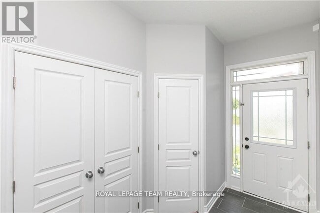 Building Photo - 257 Gossamer St