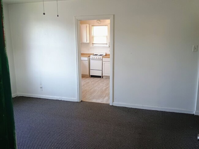 Foto del edificio - 807-807 Bedford St
