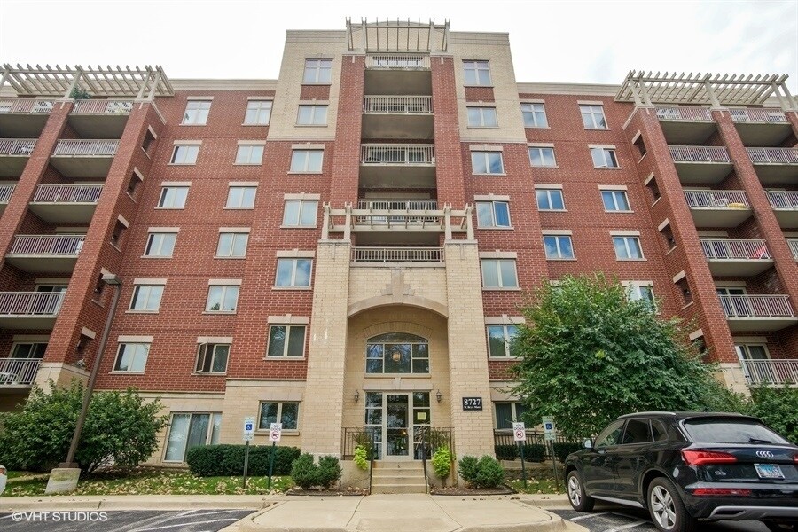 Primary Photo - 8727 W Bryn Mawr Ave