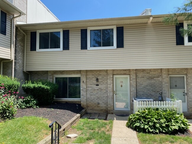 Front - 118 Village Walk