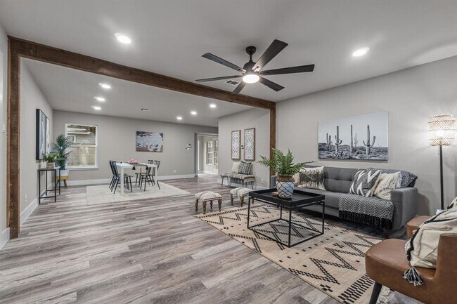 Building Photo - 7106 Menchaca Rd