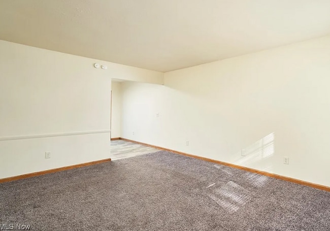 Building Photo - 923-925 Rosamond Ave