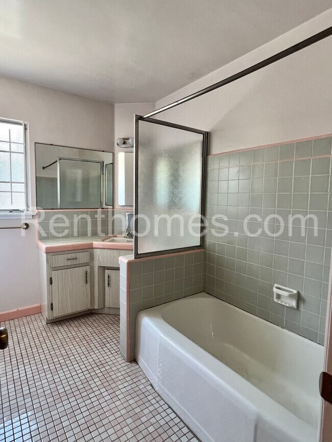 Building Photo - North Park, 3215 Boundary St, Wd Floors, L...
