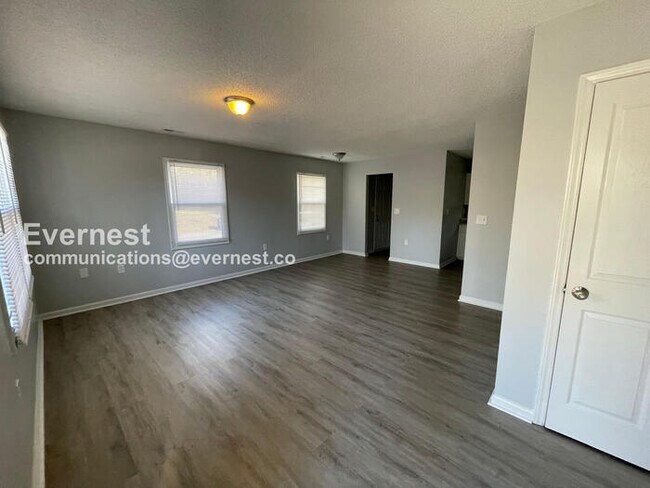 Foto del edificio - 3 Bed, 2 Bath Home with Off-Street Parking / Pet-Friendly / Vouchers Accepted / Available Now!