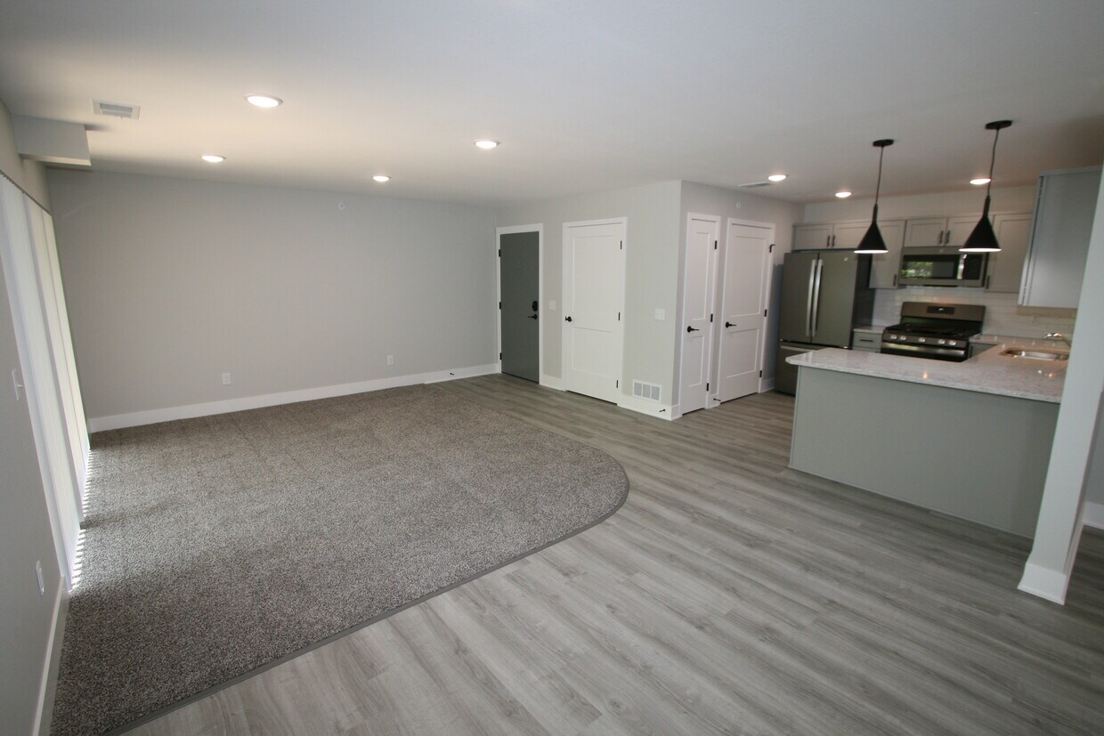 Chateau Village and Deer View Apartments Apartments in Wyoming, MI