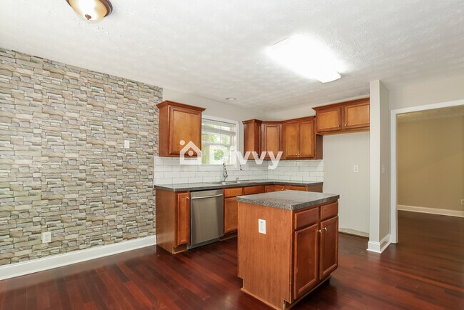 Building Photo - 883 Kendall Park Dr