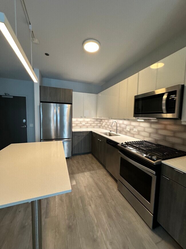 Foto del edificio - 1025 W Addison St