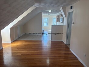 Building Photo - 157 Mauran Ave