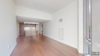 Building Photo - 635 W 59th St