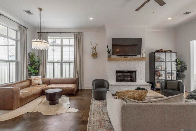 Building Photo - 3 Bedroom House in Rouzan | Community Pool