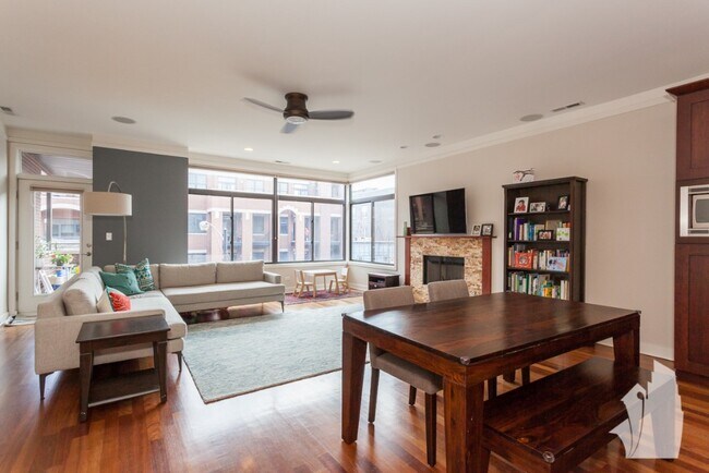 Building Photo - 2852 N Halsted St