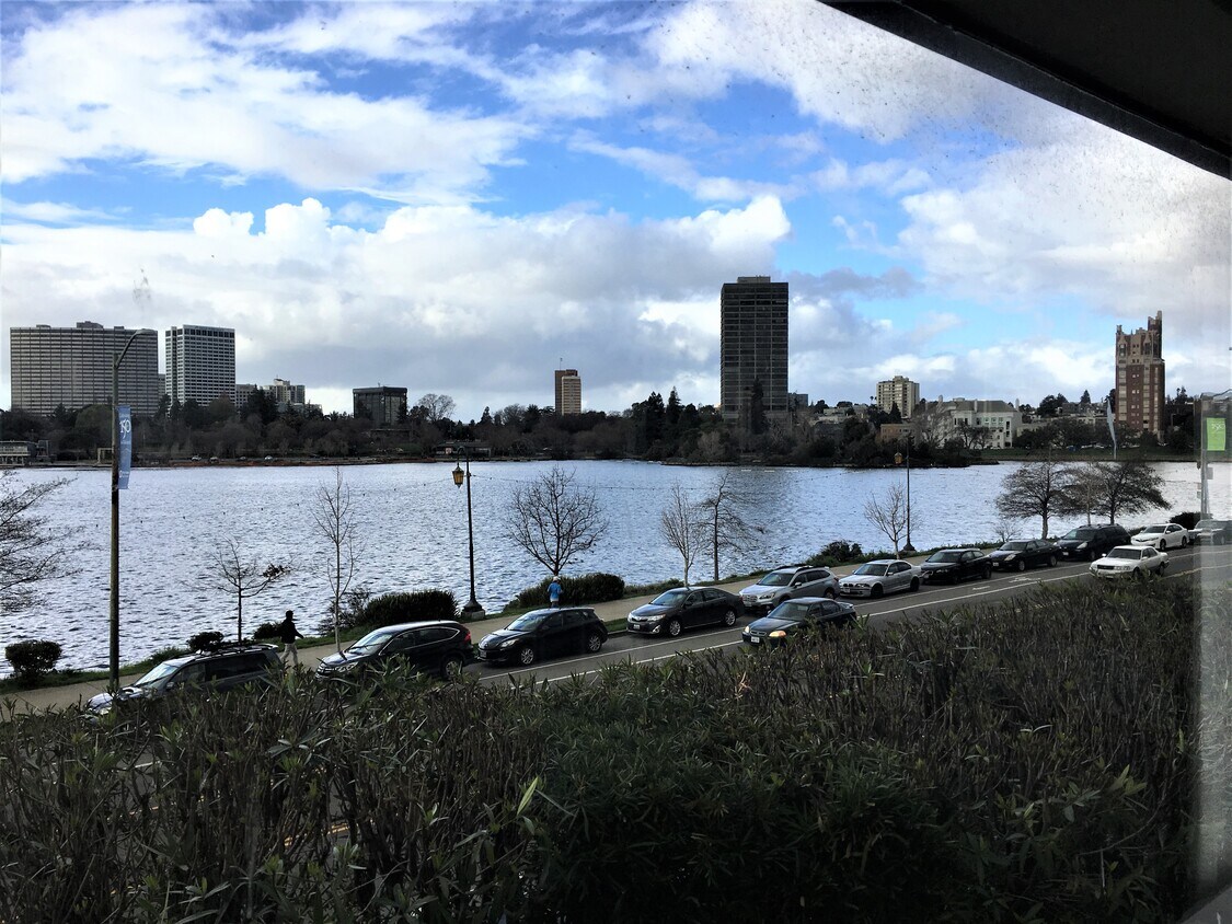 living room view - 1930 Lakeshore Ave