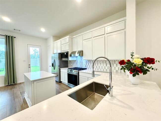 Foto del edificio - 2318 Honeyberry Shrub Dr