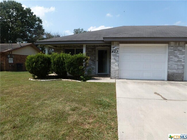Building Photo - 423 Buttercup Ln