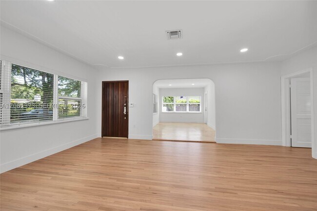 Building Photo - 1540 Sarria Ave