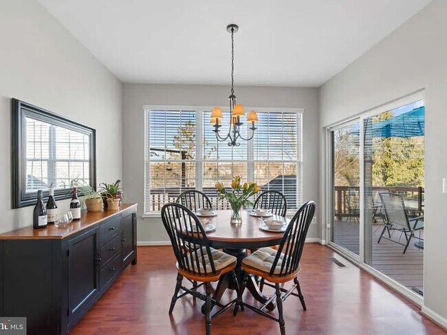 Foto del edificio - 47326 Sterdley Falls Terrace