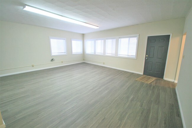 Building Photo - 611 Rossville Rd