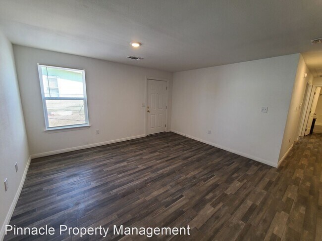 Building Photo - 3 br, 2 bath House - 35 W 8th