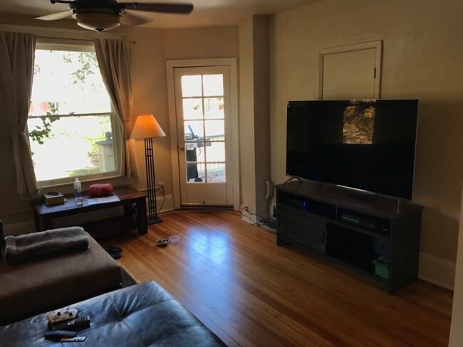 Living Room - 1004 PINE ST