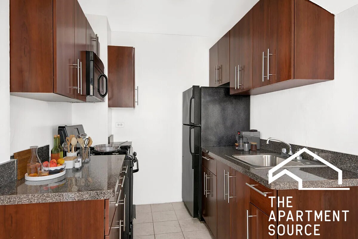 Foto principal - 2756 N Pine Grove Ave