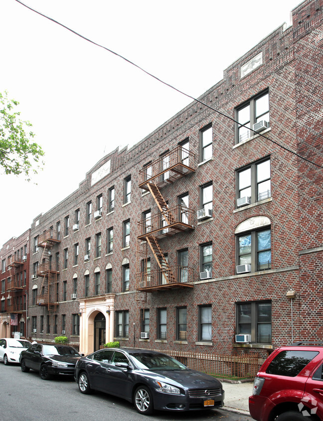 Building Photo - 914 47th St