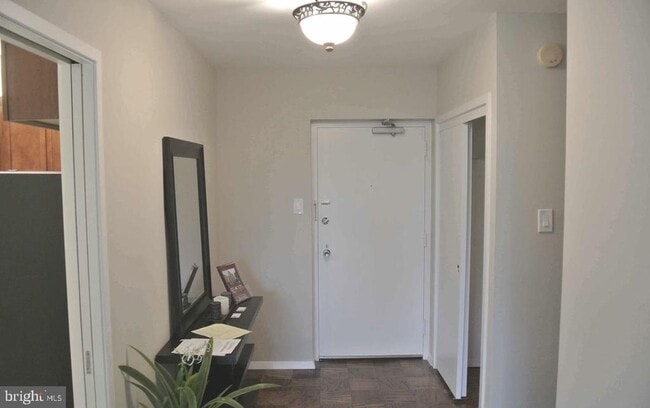 Foto del edificio - 5500 Friendship Blvd