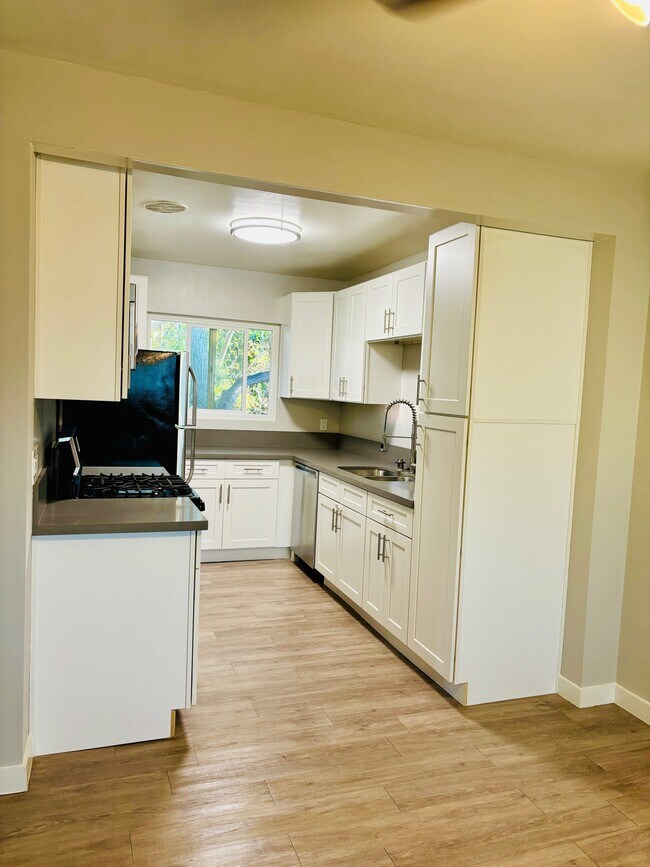 Foto del edificio - 7511 Lexington Ave