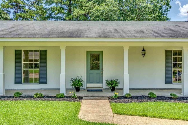 Building Photo - 149 Forest Ridge Dr