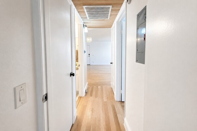 Building Photo - 604 E Orange Grove Ave