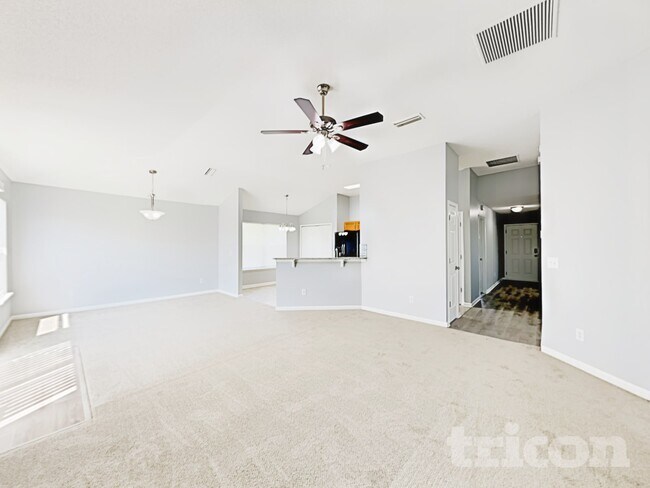 Foto del edificio - 6830 Shoreline Ln