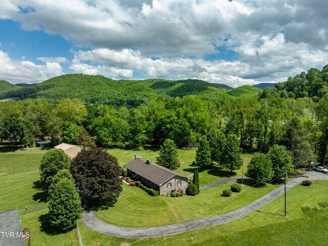 Foto del edificio - 200 McCurry Ln