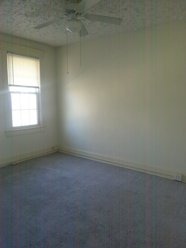 Building Photo - 1708 1st St NE