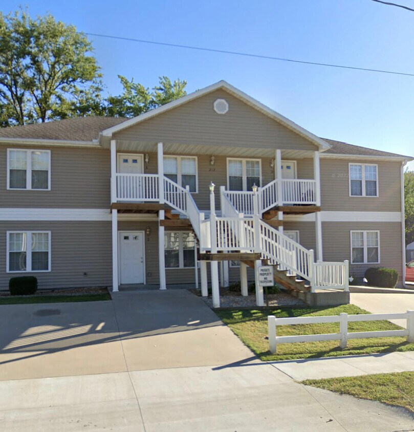 Primary Photo - 212 W Green St