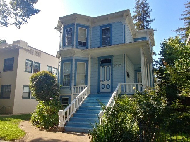 Building Photo - 2312 H St
