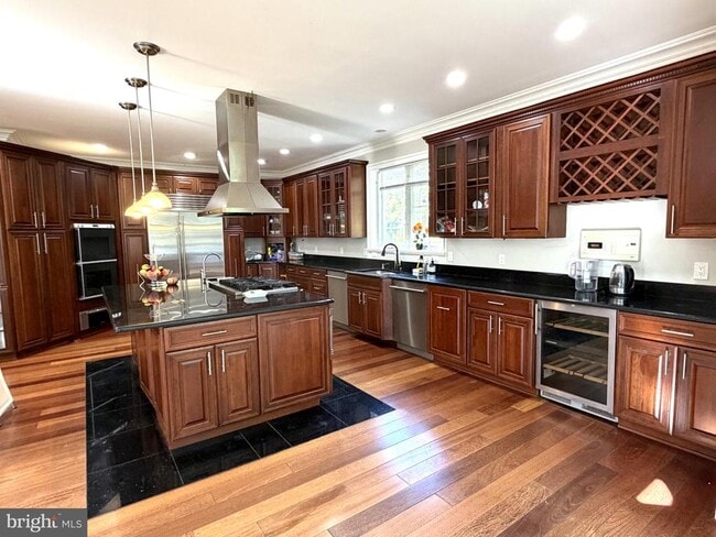Building Photo - 6529 Fairlawn Dr