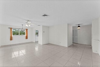 Building Photo - 408 Pine Tree Ct