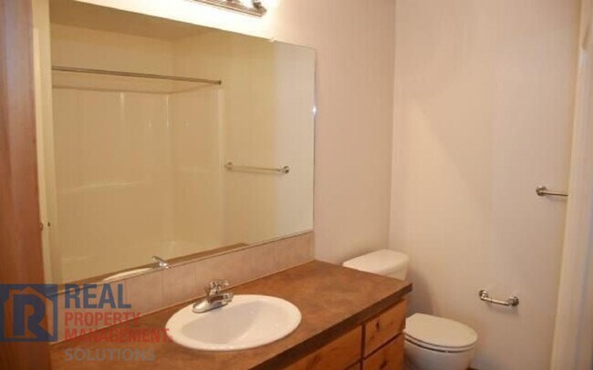 Foto del edificio - 2308 E 3rd St