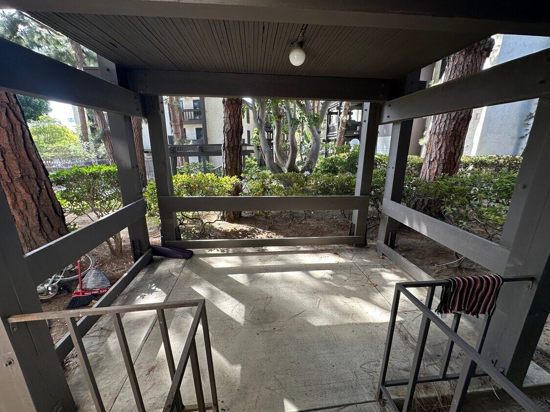 Foto principal - 2 Bed, 2 Bath Condo in Cross Creek Village...