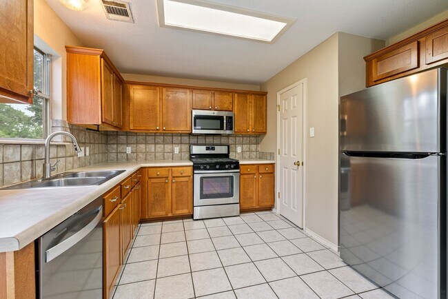 Foto del edificio - Beautiful 3 bedroom, 2.5 bathroom home in Avery Ranch West!!!