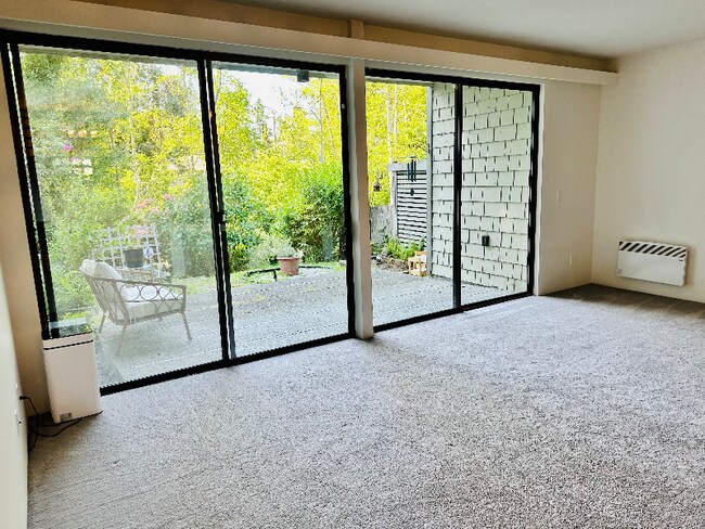 Foto del edificio - 22703 Lakeview Dr
