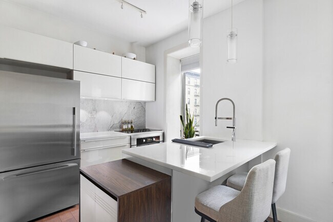 Building Photo - 142 Edgecombe Ave