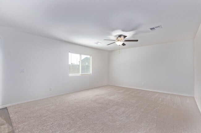 Building Photo - Stunning 2-Story with Modern Living in Flo...