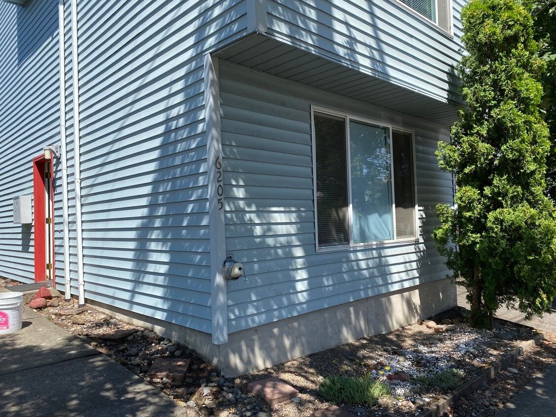 Primary Photo - 6205 SE 92nd Ave