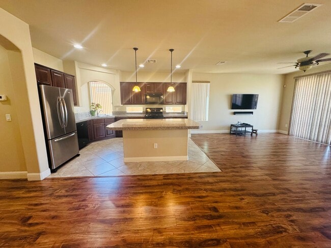 Foto del edificio - 4-bedroom house for rent in Highlands Ranch!