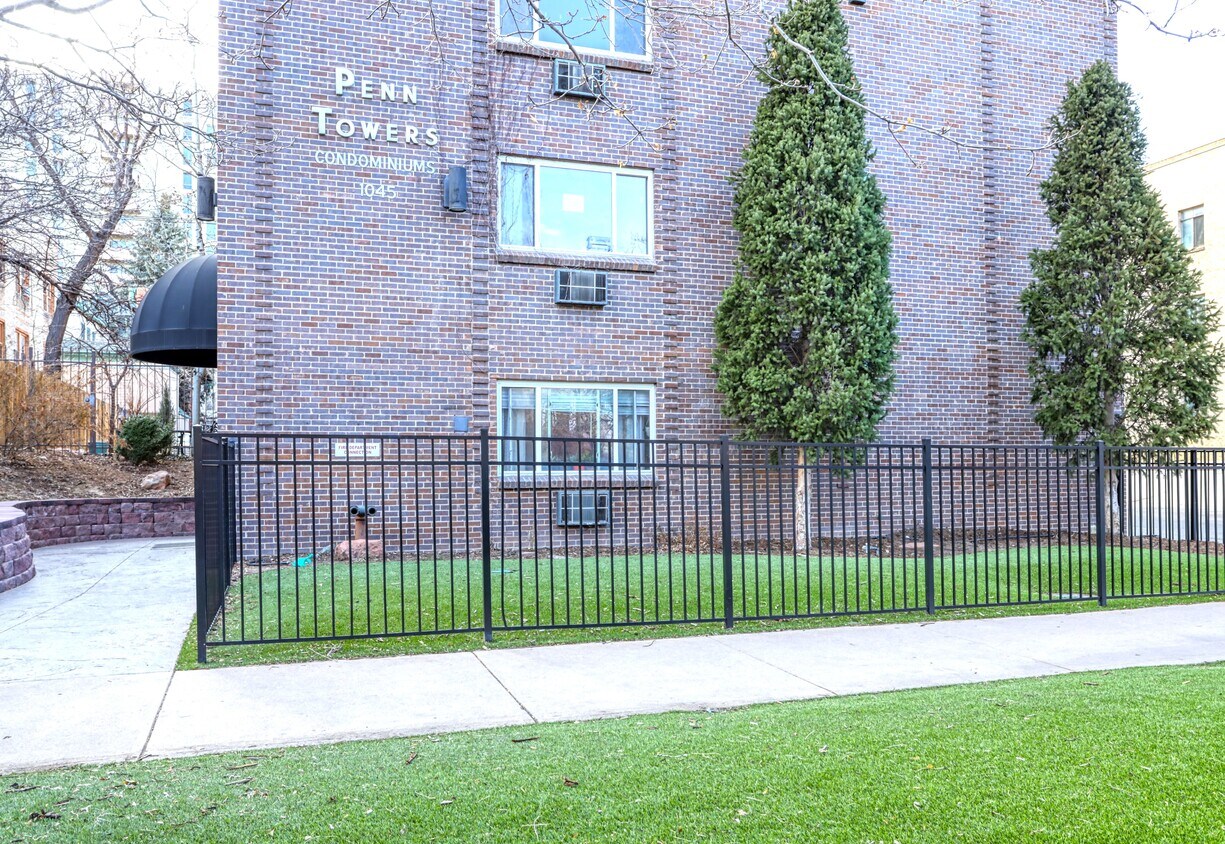Foto principal - 1045 N Pennsylvania St