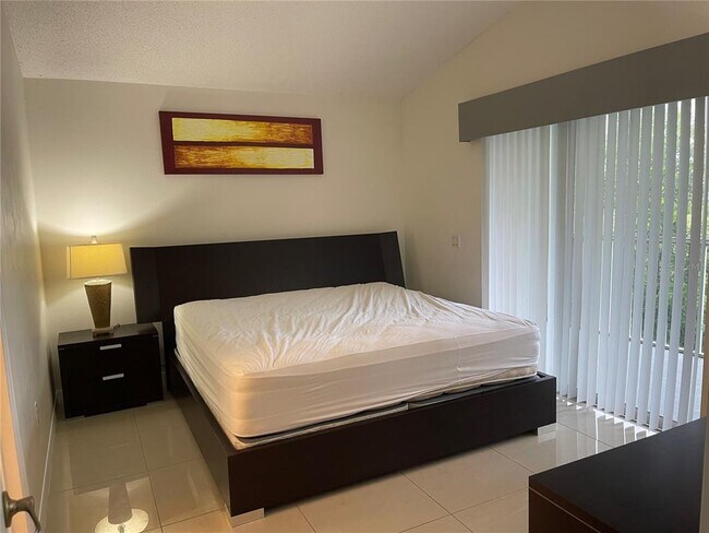 Foto del edificio - 3166 Sun Lake Ct