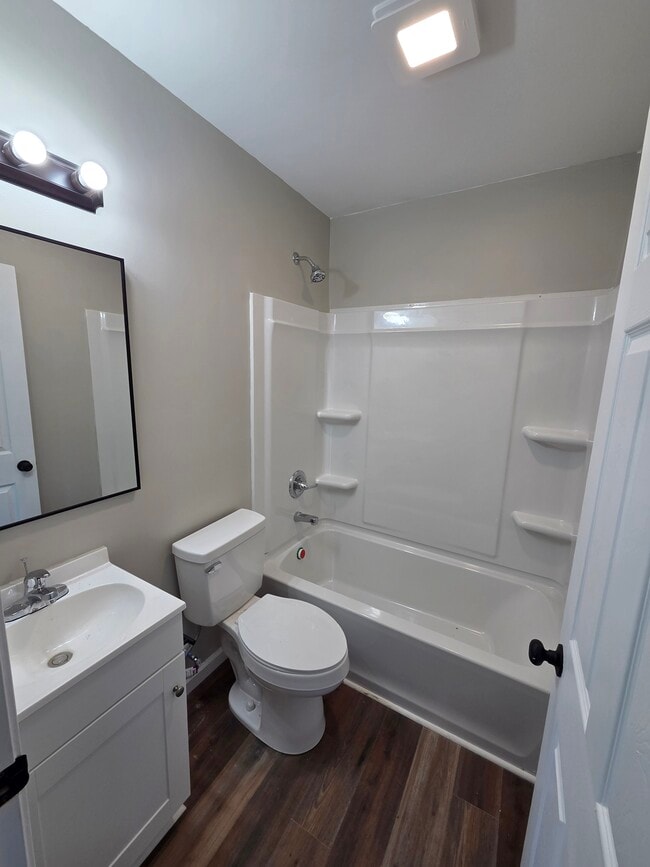 Building Photo - 837 Beal St